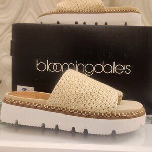 Gentle Souls "Lavern " Crocheted Knit Sandals. NIB (replacement box). Size 9